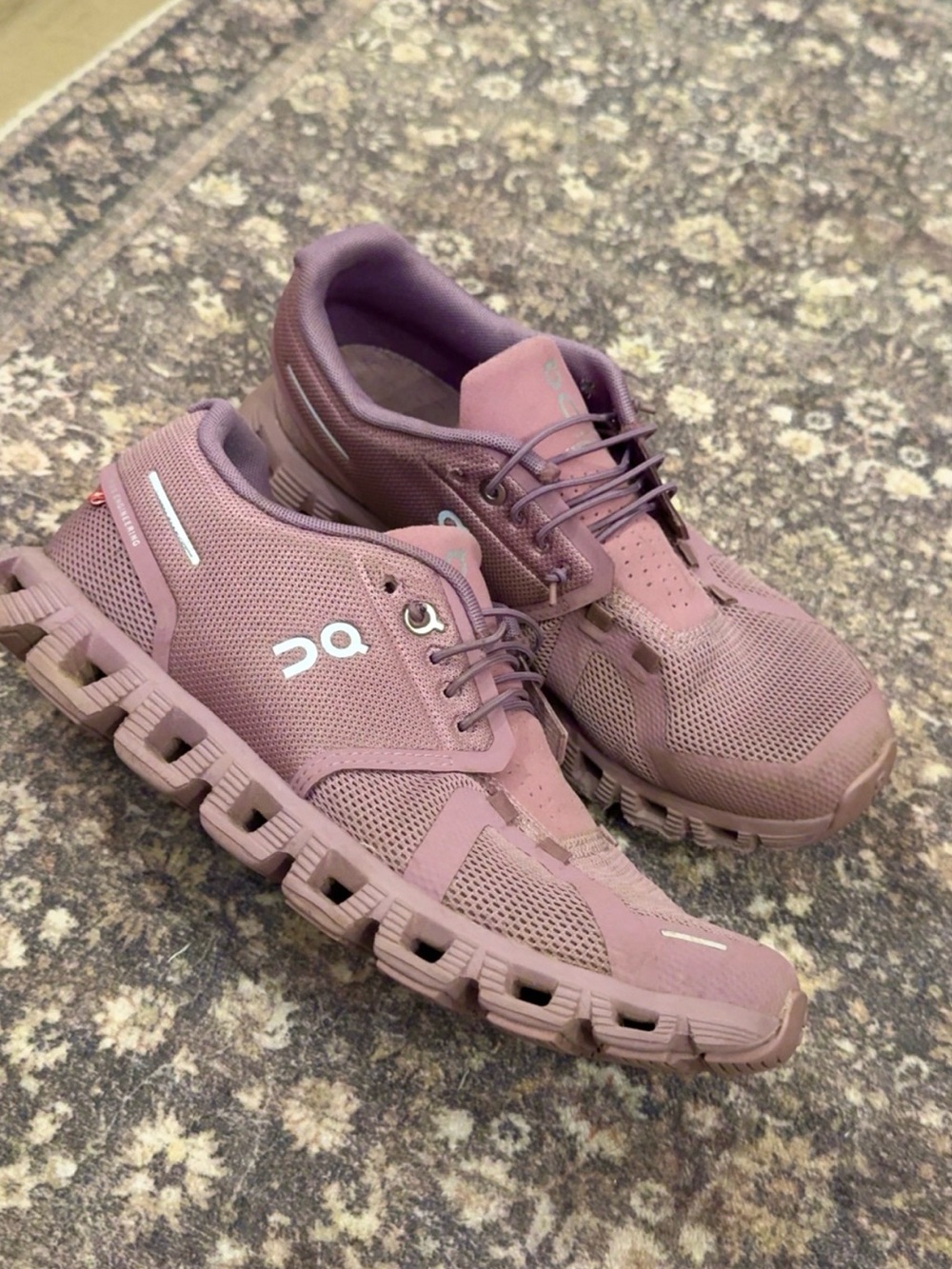 ON CLOUD SNEAKERS WOMENS SIZE 8.5